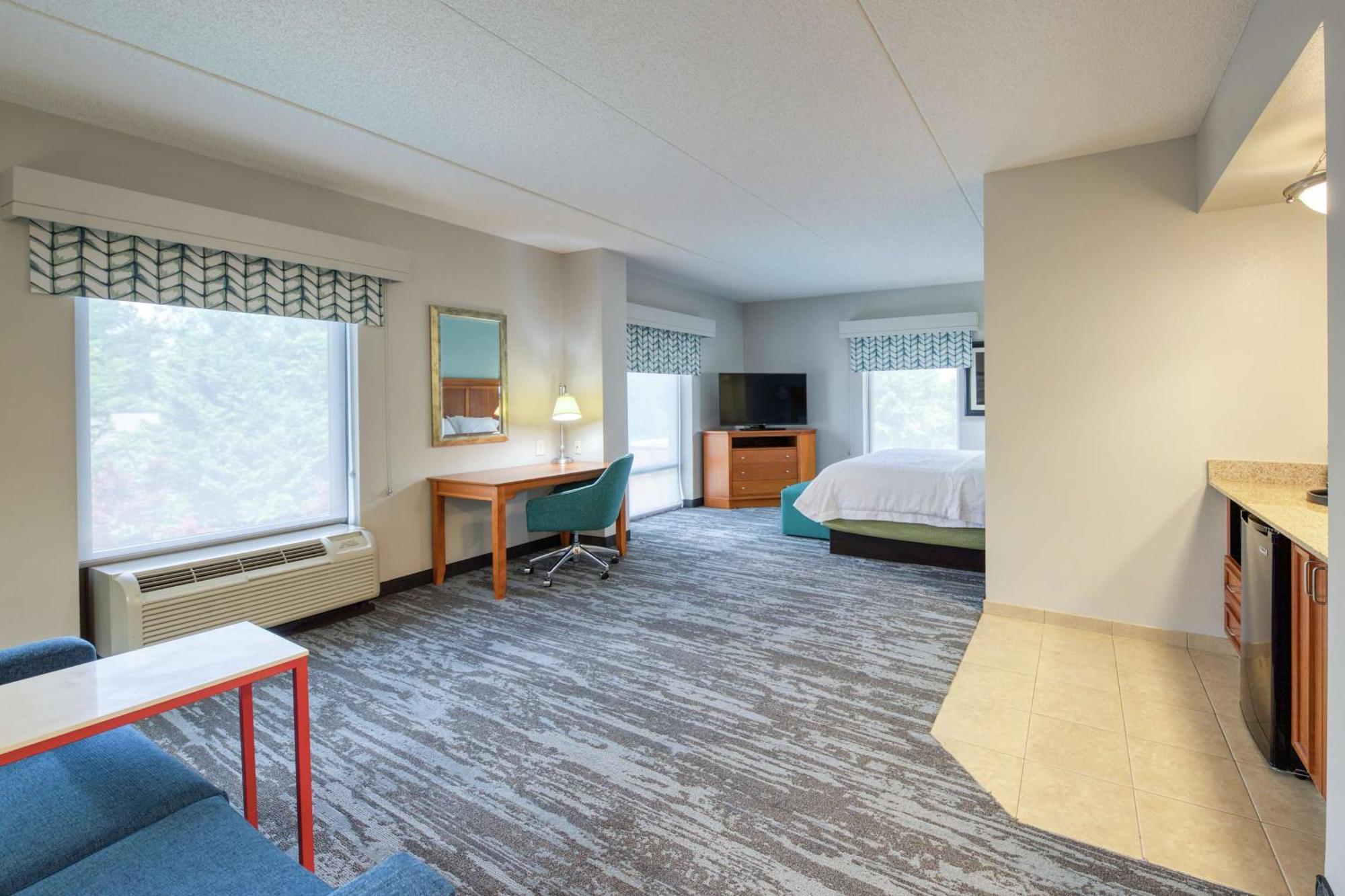 Hampton Area Hotel